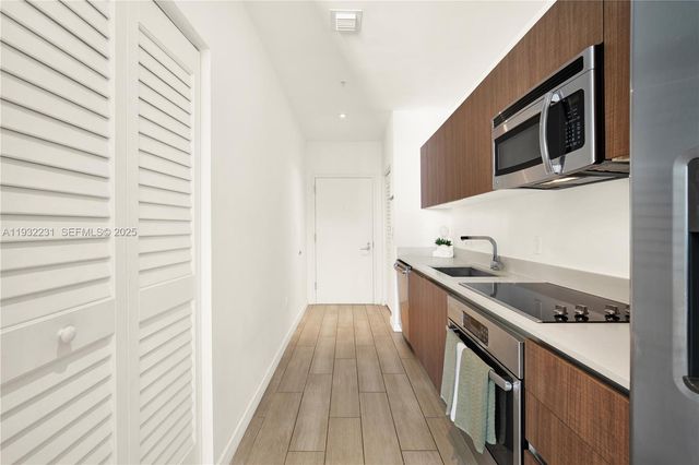 1600 SW 1st Ave 804, Miami, FL 33129