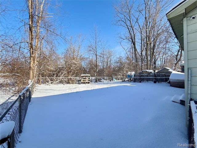 2825 Eaton Place, Flint, MI 48506