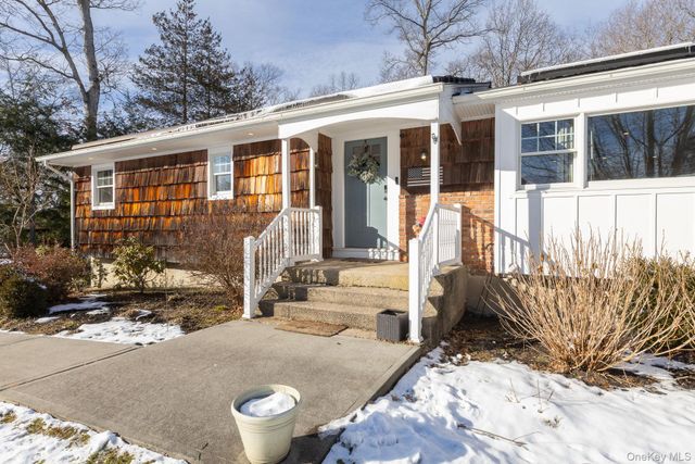 49 Lexington Avenue, Smithtown, NY 11787