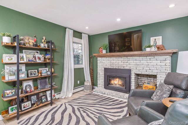 49 Lexington Avenue, Smithtown, NY 11787