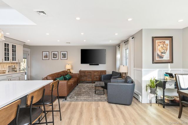 49 Lexington Avenue, Smithtown, NY 11787