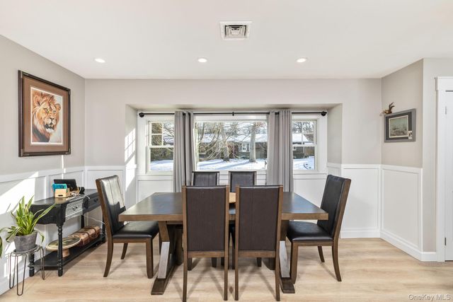 49 Lexington Avenue, Smithtown, NY 11787