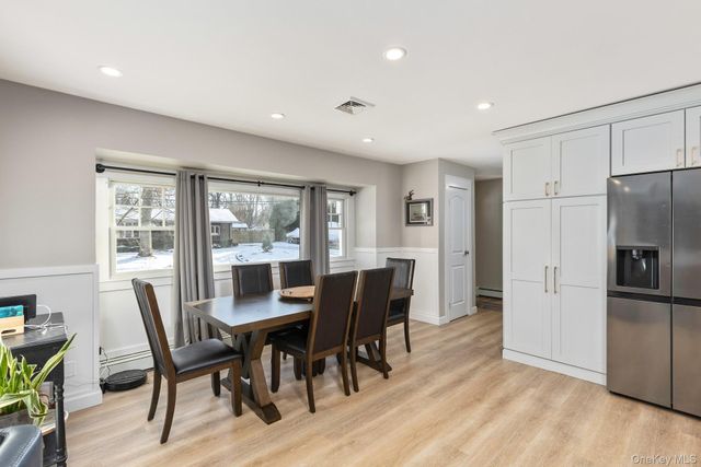 49 Lexington Avenue, Smithtown, NY 11787