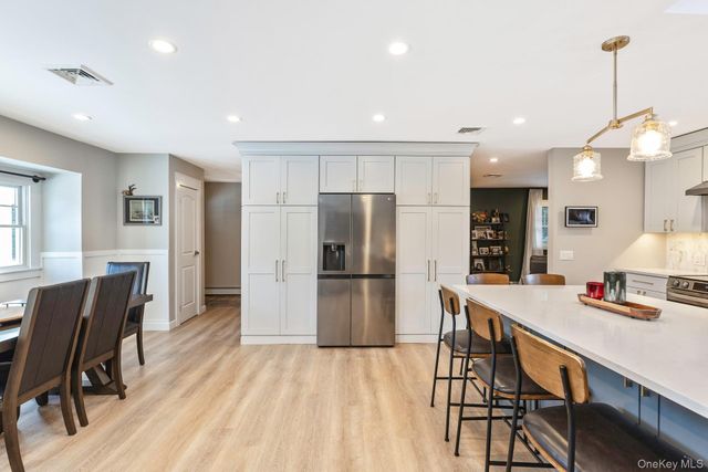 49 Lexington Avenue, Smithtown, NY 11787