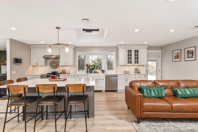 49 Lexington Avenue, Smithtown, NY 11787