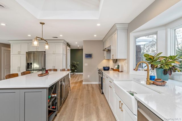 49 Lexington Avenue, Smithtown, NY 11787