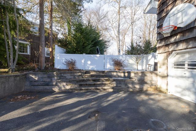 49 Lexington Avenue, Smithtown, NY 11787