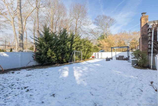 49 Lexington Avenue, Smithtown, NY 11787