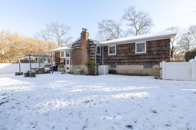 49 Lexington Avenue, Smithtown, NY 11787