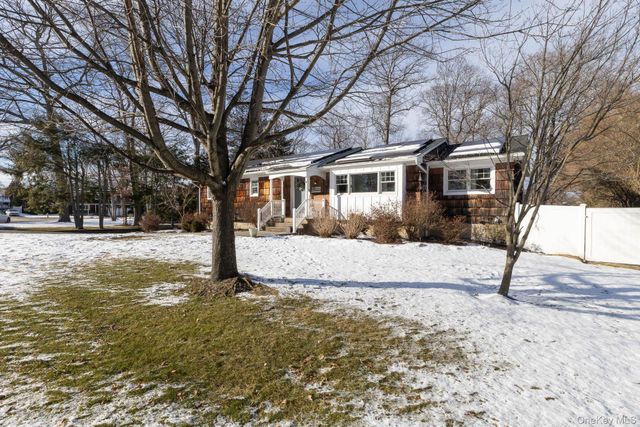 49 Lexington Avenue, Smithtown, NY 11787