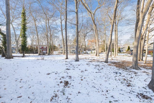 49 Lexington Avenue, Smithtown, NY 11787