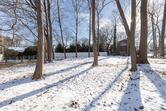 49 Lexington Avenue, Smithtown, NY 11787