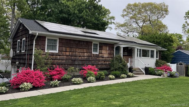 49 Lexington Avenue, Smithtown, NY 11787