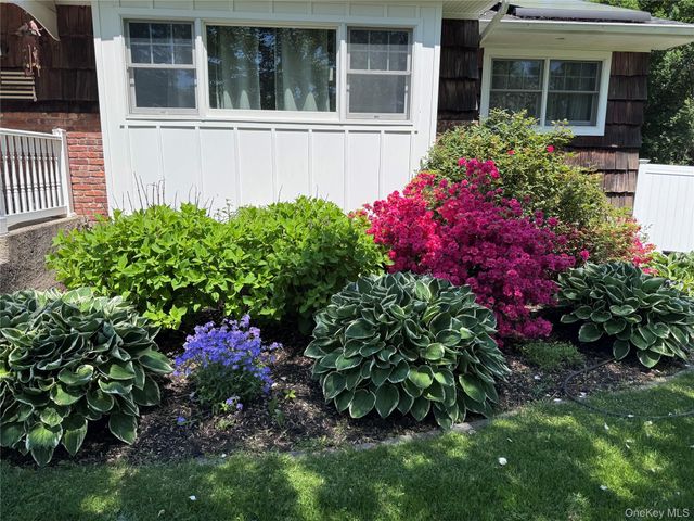 49 Lexington Avenue, Smithtown, NY 11787