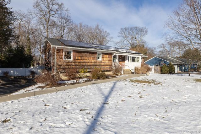 49 Lexington Avenue, Smithtown, NY 11787