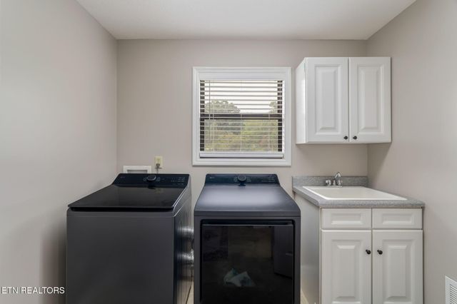 4853 Shady Rd, Strawberry Plains, TN 37871