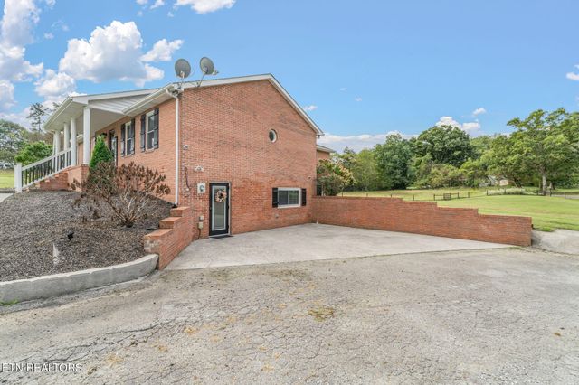 4853 Shady Rd, Strawberry Plains, TN 37871