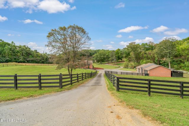 4853 Shady Rd, Strawberry Plains, TN 37871