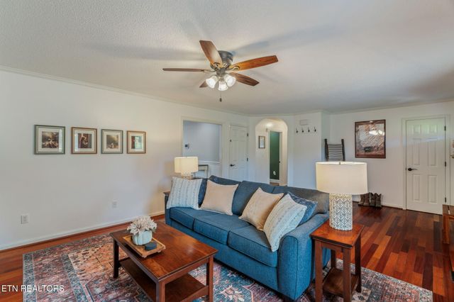 4853 Shady Rd, Strawberry Plains, TN 37871