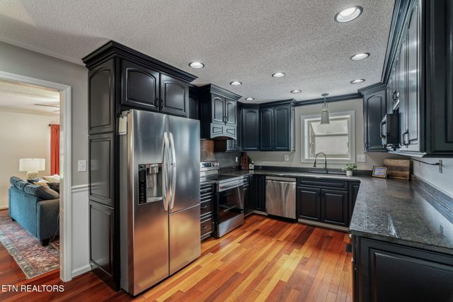 4853 Shady Rd, Strawberry Plains, TN 37871