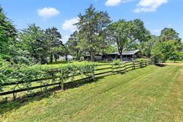 40 Stratford Drive, Gordonville, TX 76245