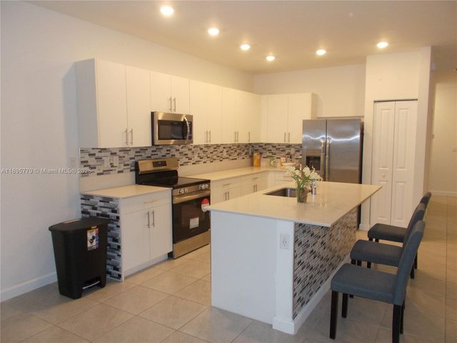 879 SE 26th Ter 0, Homestead, FL 33035