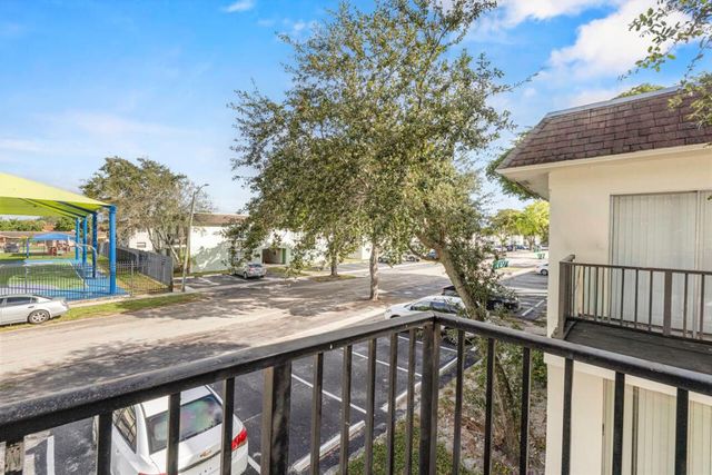 5400 NW 18th Street 3n, Lauderhill, FL 33313