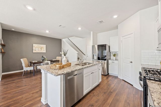 5559 Chase Falls, San Antonio, TX 78266