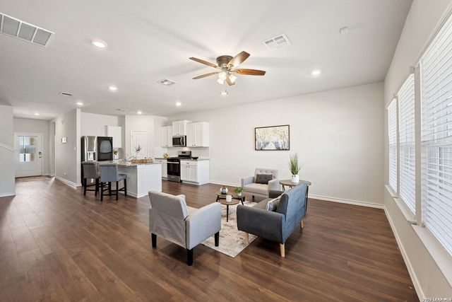 5559 Chase Falls, San Antonio, TX 78266