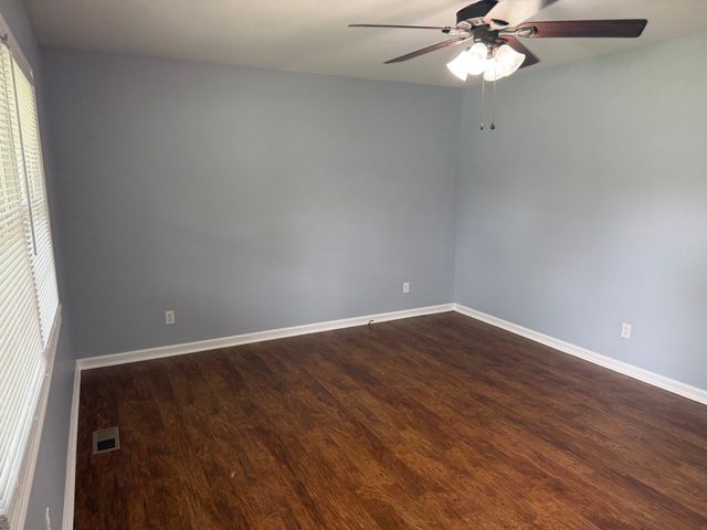 4112 MIDWAY ST, Fredericksburg, VA 22408