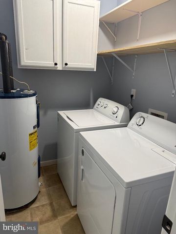 4112 MIDWAY ST, Fredericksburg, VA 22408