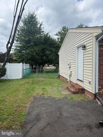 4112 MIDWAY ST, Fredericksburg, VA 22408