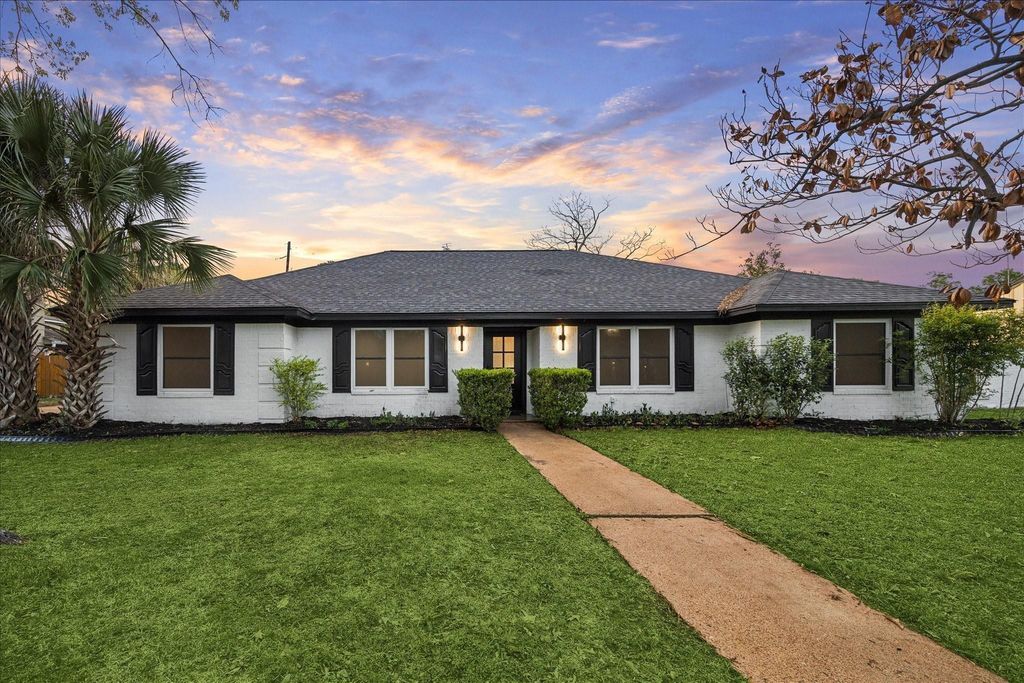 210 Weeping Oak Lane, Spring, TX 77388