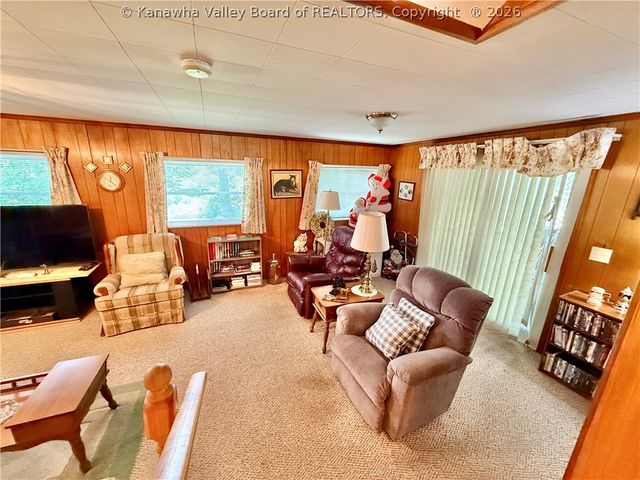 944 S Walnut Street, St Albans, WV 25177