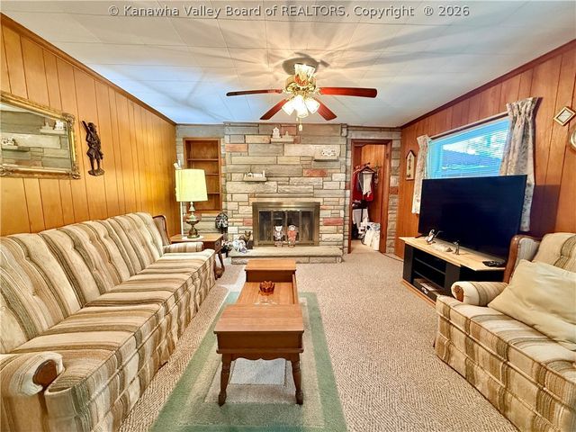 944 S Walnut Street, St Albans, WV 25177