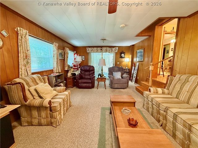 944 S Walnut Street, St Albans, WV 25177