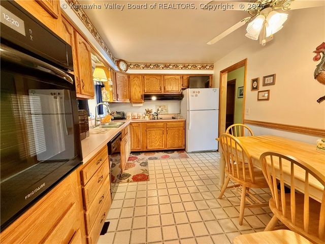 944 S Walnut Street, St Albans, WV 25177