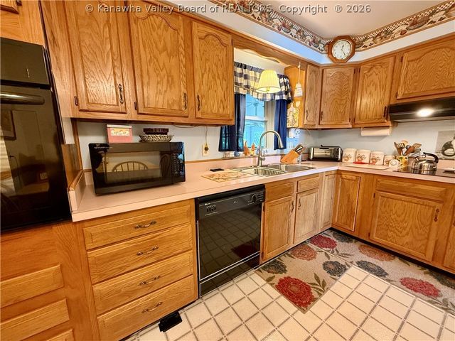 944 S Walnut Street, St Albans, WV 25177