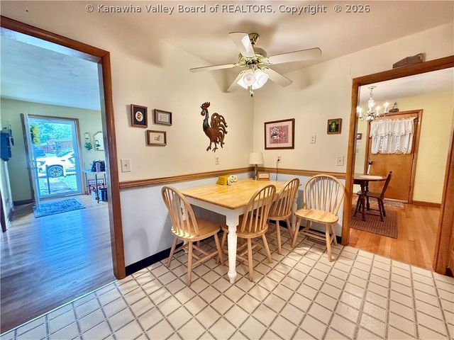 944 S Walnut Street, St Albans, WV 25177
