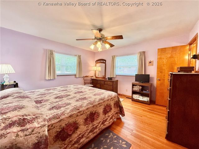 944 S Walnut Street, St Albans, WV 25177