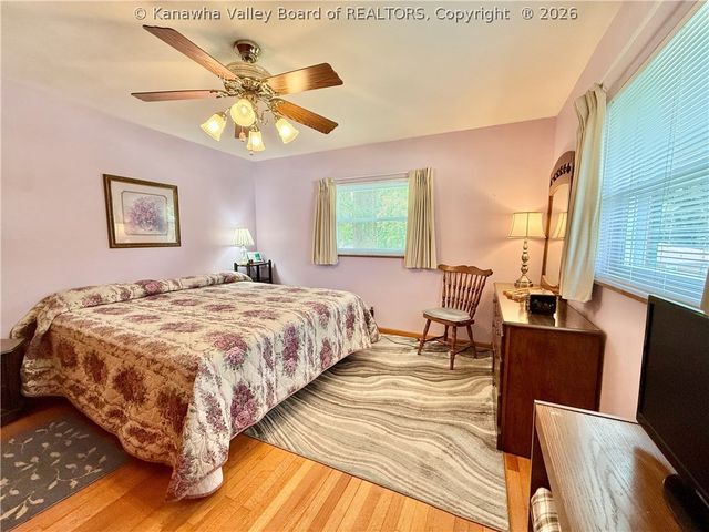 944 S Walnut Street, St Albans, WV 25177