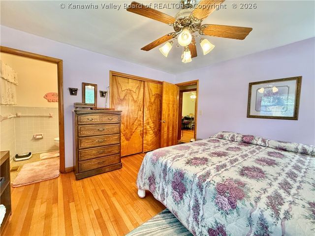 944 S Walnut Street, St Albans, WV 25177