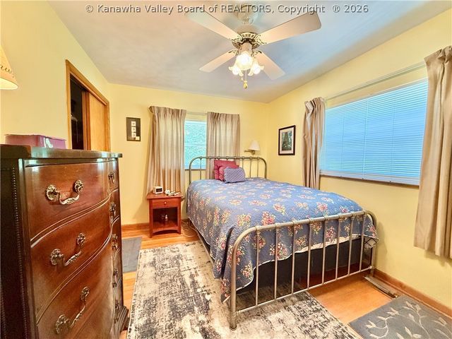 944 S Walnut Street, St Albans, WV 25177