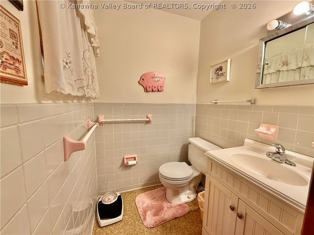 944 S Walnut Street, St Albans, WV 25177