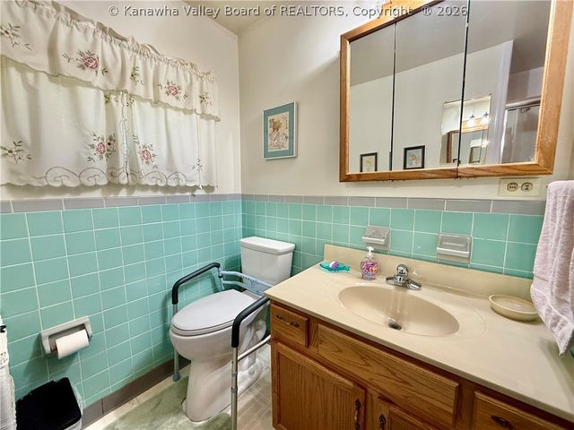 944 S Walnut Street, St Albans, WV 25177