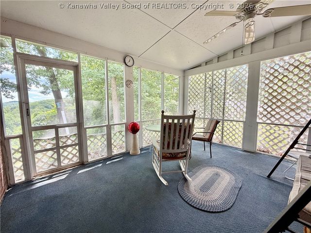 944 S Walnut Street, St Albans, WV 25177