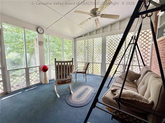 944 S Walnut Street, St Albans, WV 25177