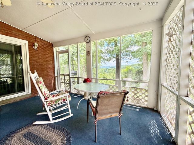 944 S Walnut Street, St Albans, WV 25177