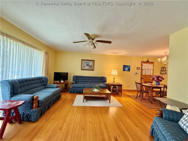 944 S Walnut Street, St Albans, WV 25177