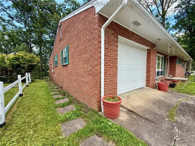 944 S Walnut Street, St Albans, WV 25177